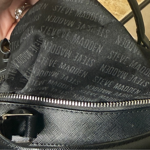 Steve Madden Black Handbag Minimalist Small Purse with Crossbody Shoulder Strap - Picture 9 of 16